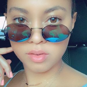 Meet your Posher, Arielle